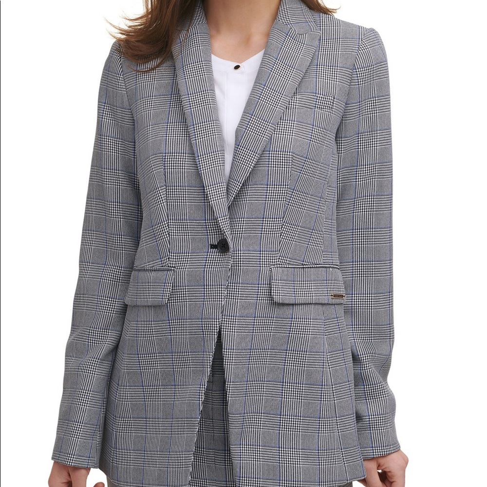 Calvin Klein
Plaid One-Button Blazer
